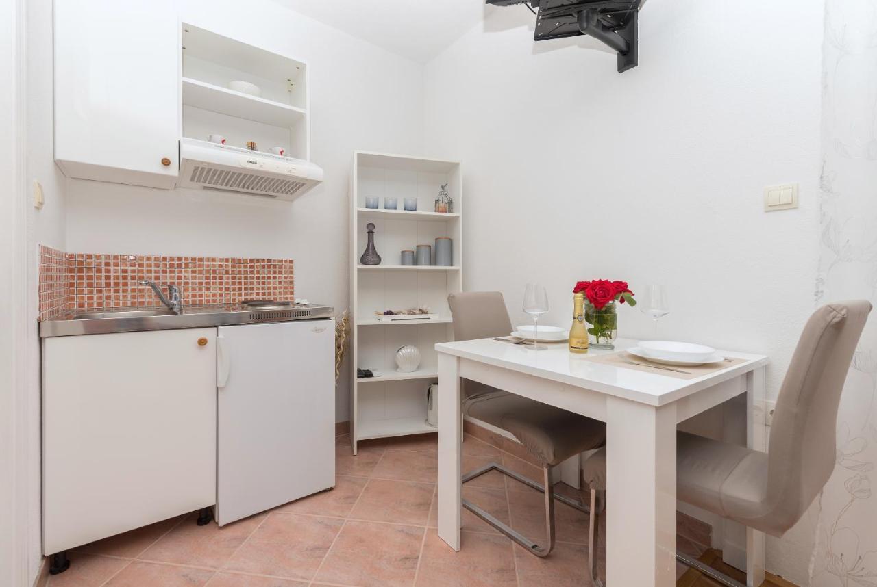 Skiljini Dvori - Studio-Apartman 1 マカルスカ エクステリア 写真