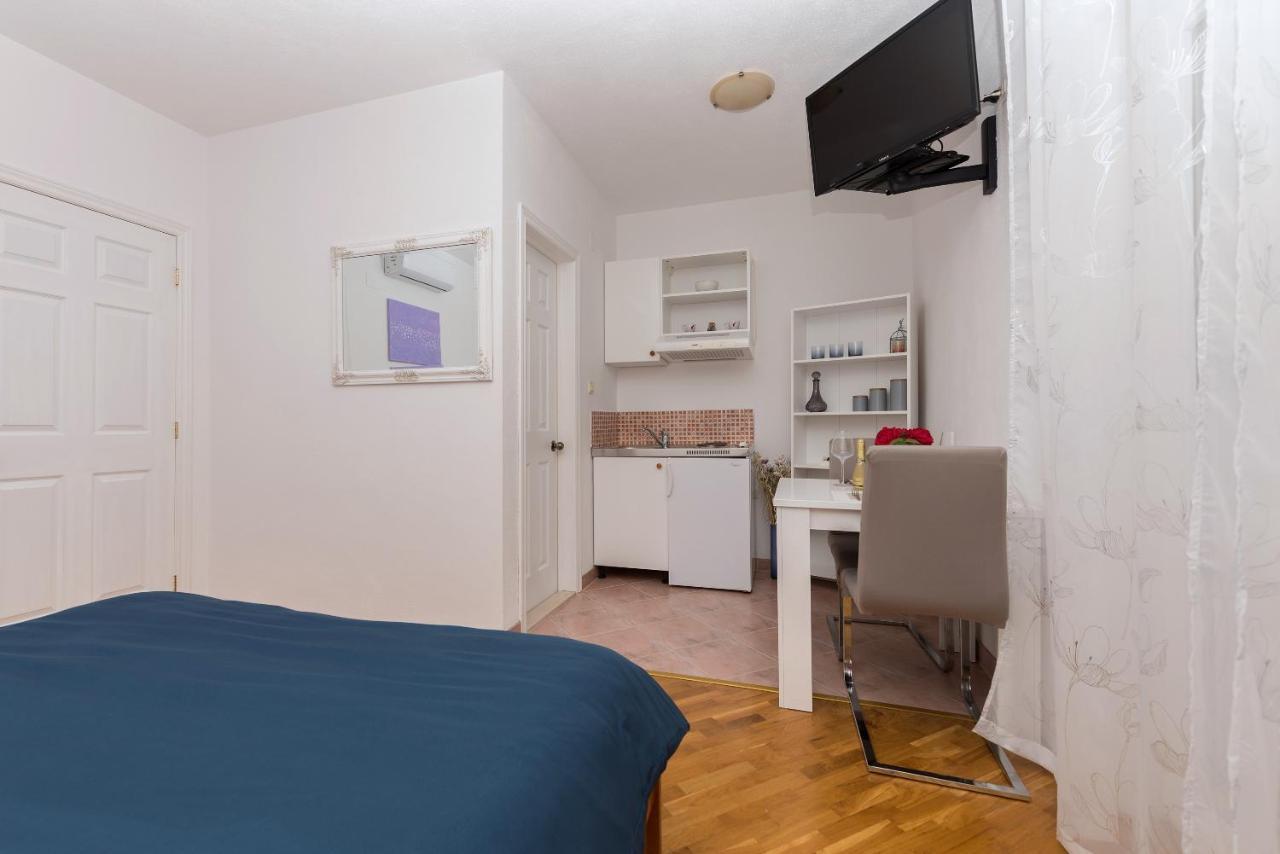 Skiljini Dvori - Studio-Apartman 1 マカルスカ エクステリア 写真