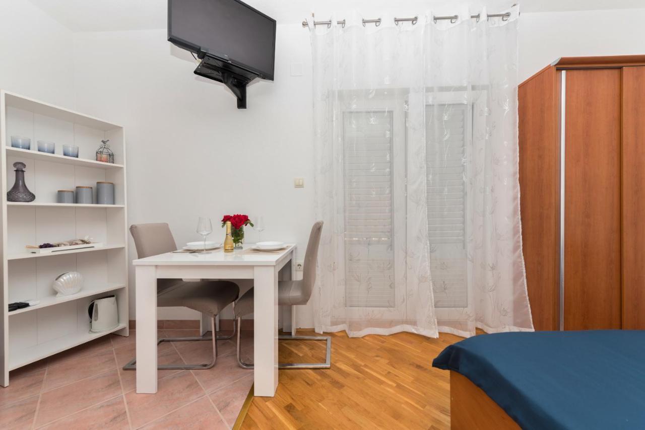 Skiljini Dvori - Studio-Apartman 1 マカルスカ エクステリア 写真